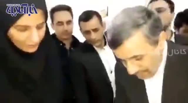 فیلم | شاهکار جدید احمدینژاد؛ آموزش ساخت ماسک ضد کرونا، پای صندوق رای!